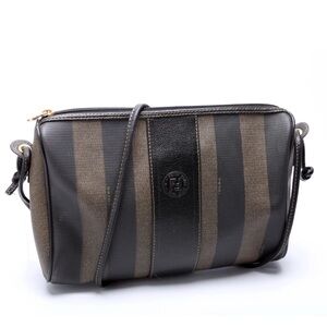 SOLD Vintage Fendi Pequín shoulder Leather bag with Gold Logo